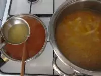 V hrnci na oleji, nebo vepřovém sádle,...