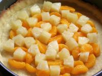 Mandarinky a ananas rozložíme na vychlazený...
