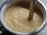 Nakonec přilijeme rum a vše spolu rozmixujeme do...