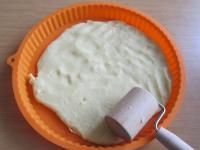 Těsto vyndáme z lednice a rozválíme ho v...