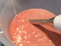 Pak přilijeme šlehačku a opět promixujeme....