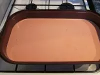 Tekutou směs vylijeme do hlubokého pekáče a...