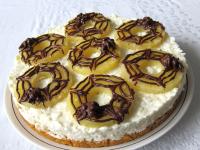 Pavučinkový ananas položíme na dort a necháme...