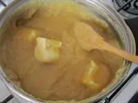 Pak vmícháme máslo, ......