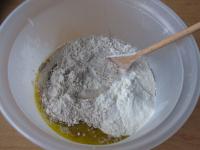 Do 150 ml teplého mléka (z odměřeného...