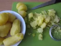 ... spolu s na kostičky nakrájenými bramborami...