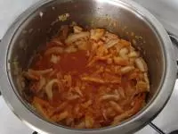 Přilijeme vodu, přidáme chilli papričky a pod...