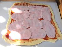 Poklademe polovinou šunky....