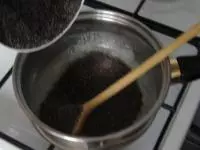 Mléko rozvaříme s cukrem, přisypeme mák,...