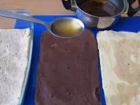 Z teplých upečených korpusů odstraníme...