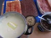Do kaše vmícháme kousek másla. Korpusy...