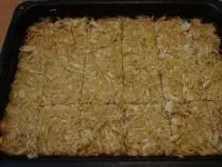 Vložíme do rozehřáté trouby, zakryjeme a 20...