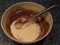 V mouce rozmícháme sodu bikarbonu (nebo...
