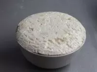 V trošce vlažného mléka rozmícháme mouku s...