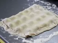 Prázdnou část přeložíme přes olivovou,...