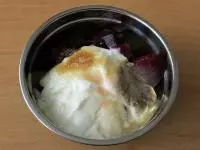 Zeleninu vložíme do mísy, přidáme jogurt,...
