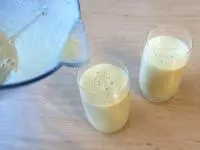 ... a nalijeme do sklenic o objemu 300 ml....