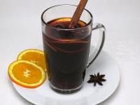 Nalijeme do sklenic (250-300 ml) a ozdobíme...