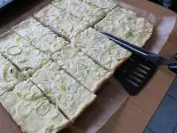 Vychladnutý koláč nakrájíme nebo...