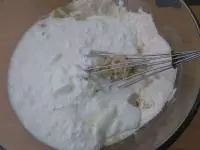Přidáme cukr, 3 hrnky mléka (které jsme si...