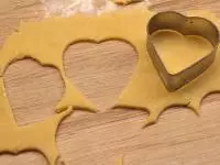 Těsto rozválíme asi na 5 milimetrů a...