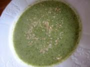 Brokolicová polévka s kešu oříšky