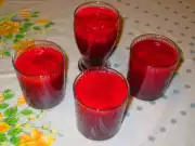 Šťáva z jablek a červené řepy.