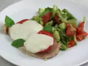 Kuřecí prsa s rajčaty a mozzarellou