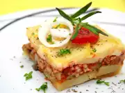 Prokládané brambory s mletým masem