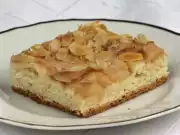 Jablečné řezy z kynutého těsta
