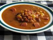Hrstková polévka fazolová s uzeným kolenem