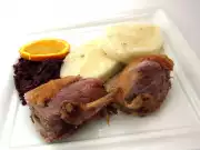Pečená kachna na pomerančích