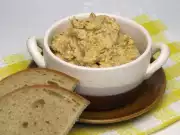 Škvarková pomazánka s vejci