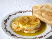 Plněný pikantní hermelín v oleji