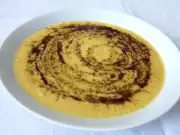 Celerovo-pórková polévka s jogurtem