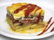 Zapečené brambory s masem a zeleninou