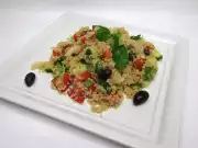 Quinoa salát s čerstvou zeleninou