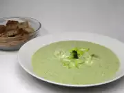 Mléčná brokolicová polévka s pórkem