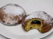 Bramborové koblihy s povidly