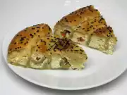 Sýrový slaný koláč s olivami