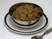 Pikantní jablečné čatní s kokosem