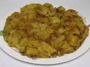 Dušené brambory s raným zelím
