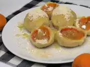 Meruňkové knedlíky z tvarohového těsta