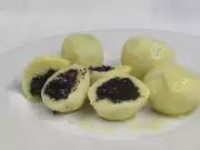 Bramborové knedlíky plněné mákem