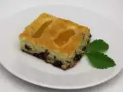 Koláč z kyselého mléka s broskvemi